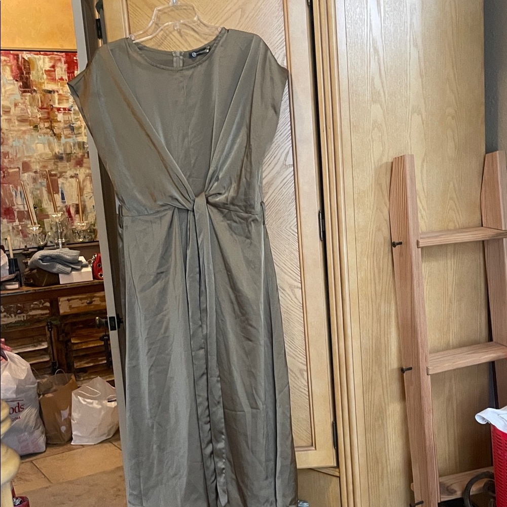 Pretty garden green midi dress size medium